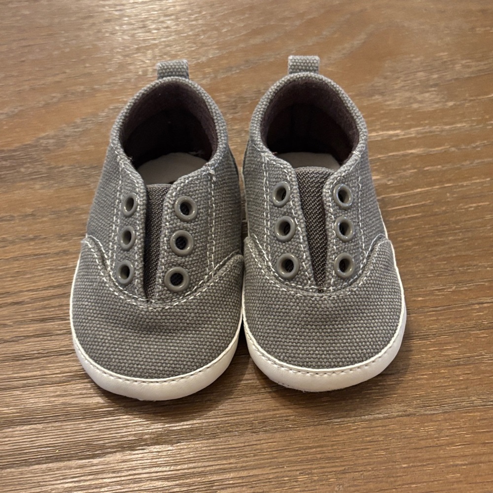 Old Navy Gray Baby Walker Shoes